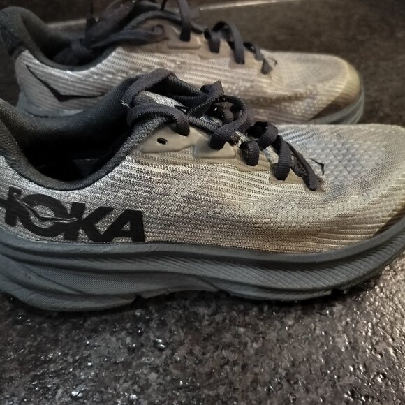 Hoka Clifton 9 Youth size 4.5MD - Picture 2 of 9
